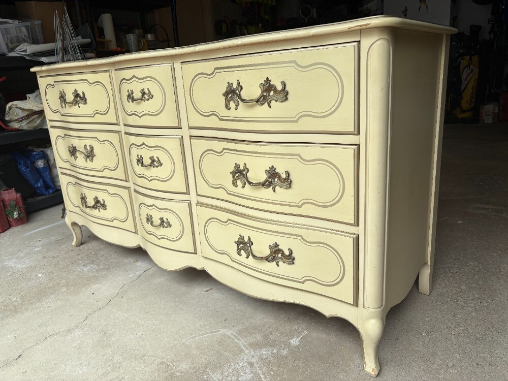 Drexel Touraine French Provential Dresser with 9 Drawers #336-130