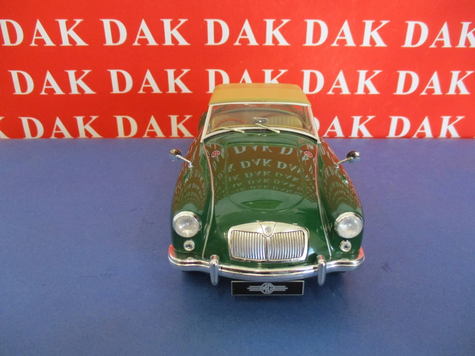 Die cast 1/18 Modellino Auto MG A MK.I Twin Cam Closed Soft Top 1959 by Triple9 - Immagine 3 di 4