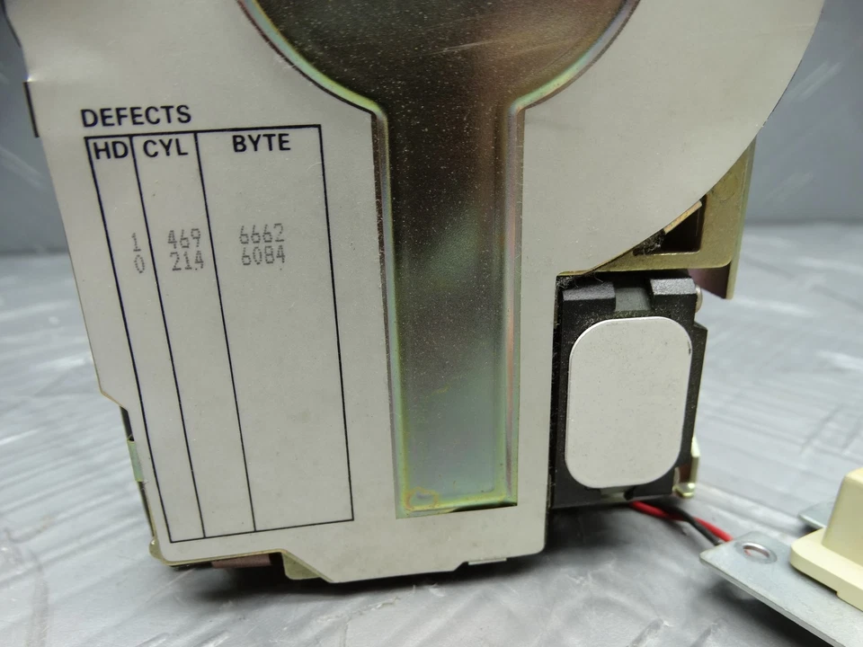 Western Digital 20MB IDE / AT 3.5in Hard Drive Vintage Rare 1989 WD93028-A - Image 3 of 4