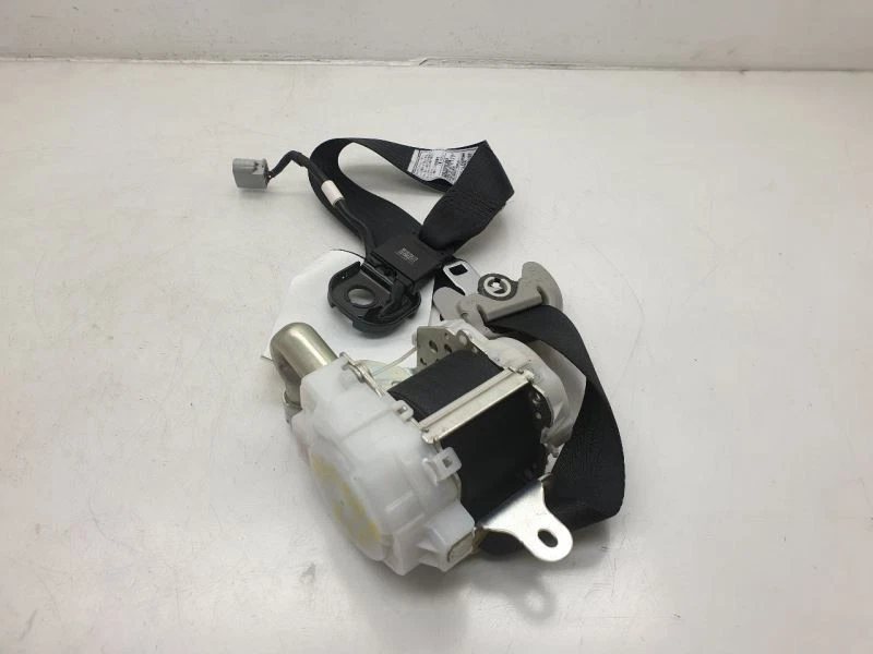 08-09 MONTAJE CINTURÓN SEGURIDAD DELANTERO LADO PASAJERO LEXUS IS-F Foto 4 de 4