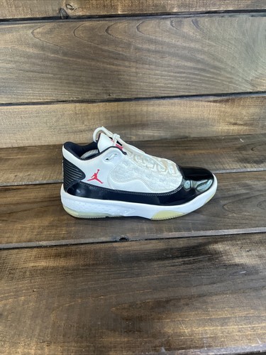 Nike Air Jordan Max Aura 2 White & Black Sneakers Basketball Shoes Men Size 8