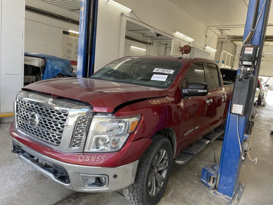 Used Driving Light fits: 2019 Nissan Titan Fog-Driving bumper mounted RH and LH Foto 2 de 4