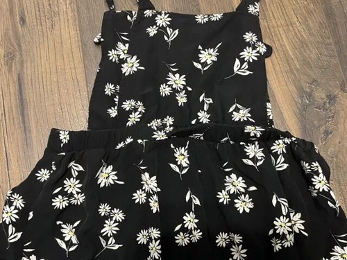 Art Class Romper Girl’s XXL 18 Black Flowers Daisies Shorts Overalls - Picture 12 of 18