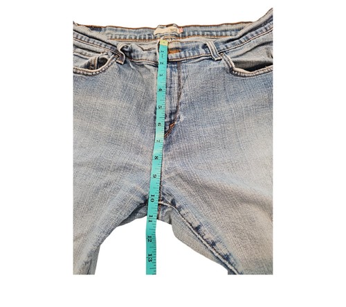 Jean para mujer Levi's 505 12 cortos azules de altura media pierna recta deshilachada rasgado en apuros - Imagen 13 de 17