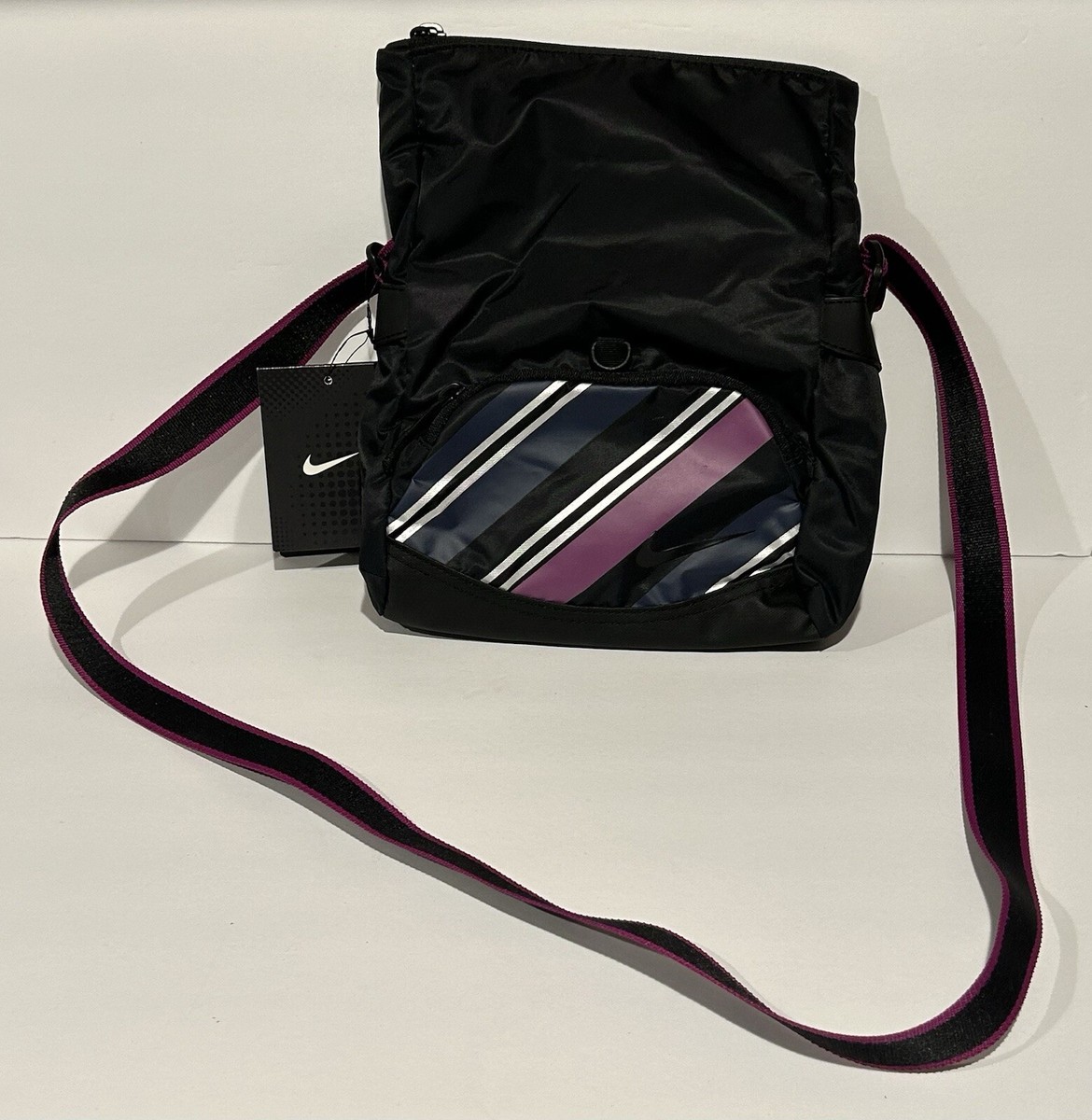 Nike Water Resistant Tarpaulin Bottom Cross Body Utility Bag  display picture 2