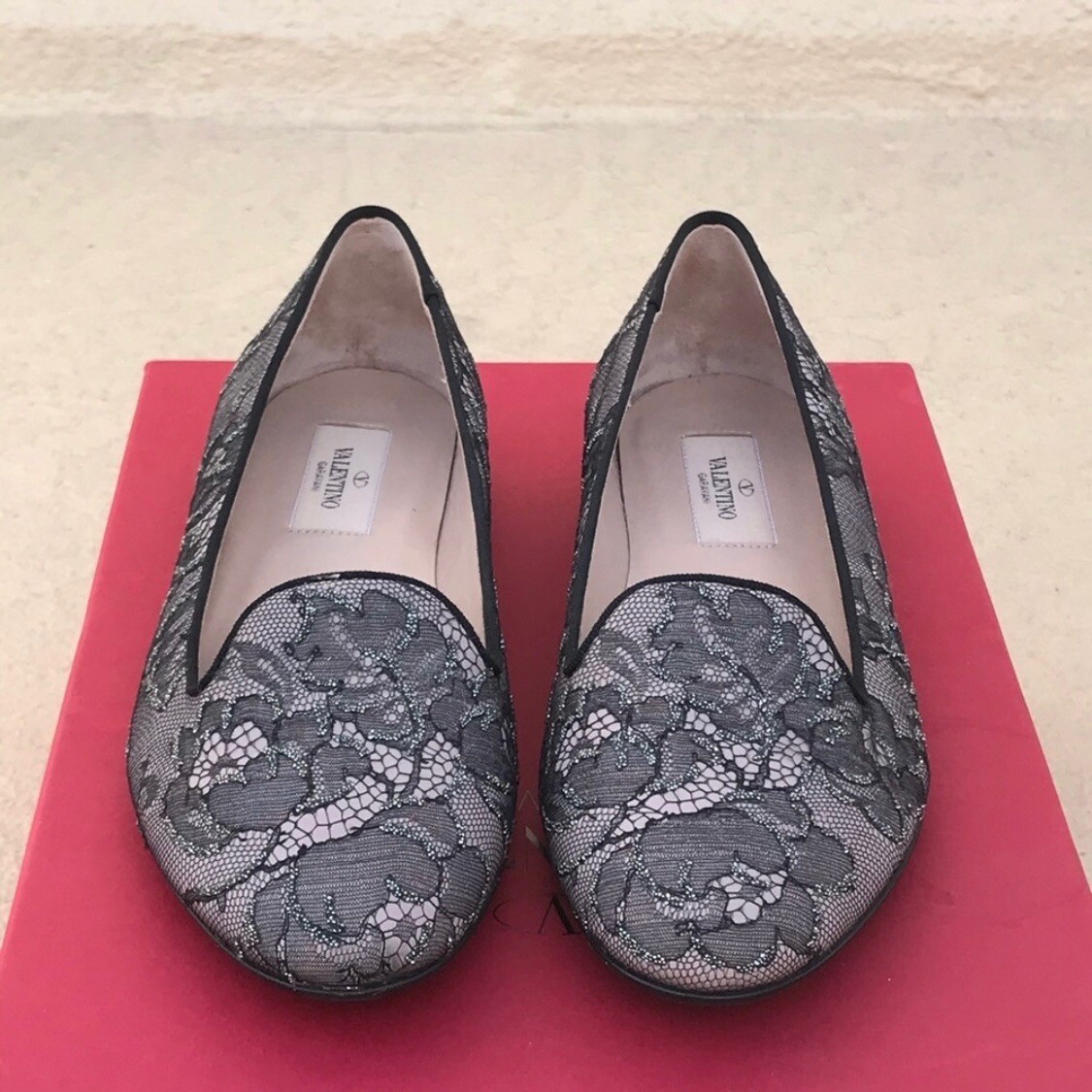 Mules (smoking Slippers) Valentino En Dentelle Et Cuir - Taille 35.5 US, Plate, Neuves Avec Boîte