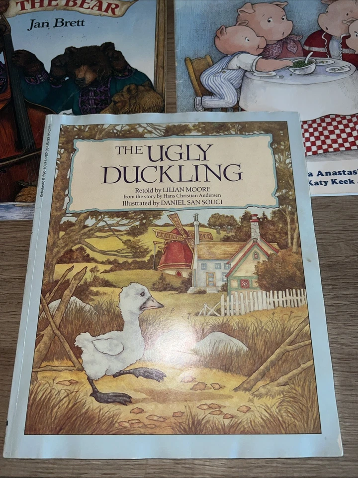 Lot of 5 Vintage Variety Of Children’s Books 📚~Ex-Library Paperback- Christmas - Image 2 of 4
