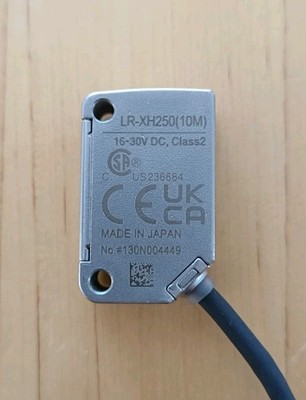 Keyence LR-XH250 (10M) und LR-XN11C 