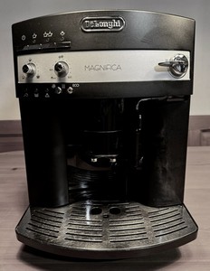 De'Longhi Magnifica ESAM 3000.B schwarz Kaffeevollautomat