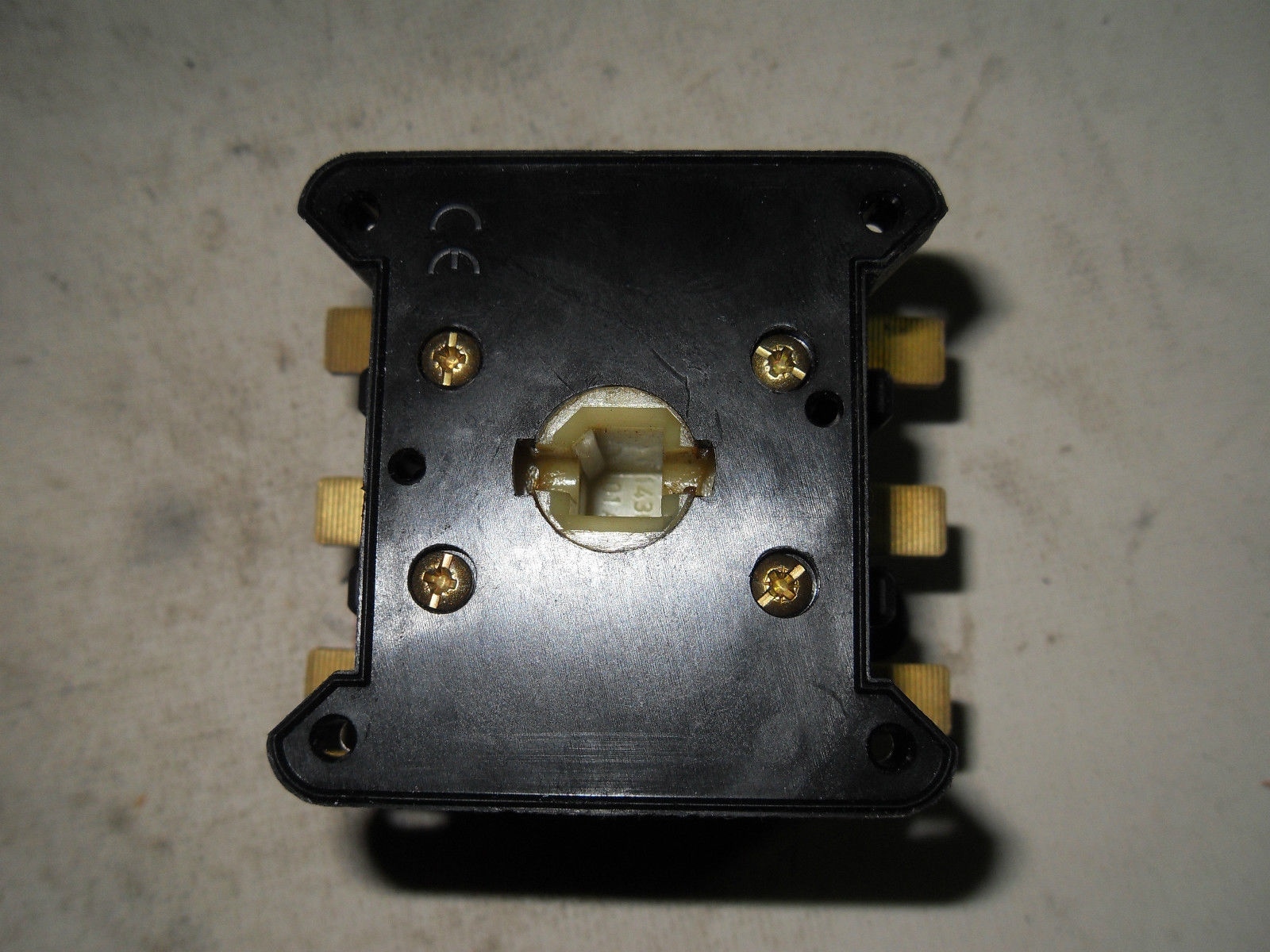 1 TELEMECANIQUE V3 SWITCH BODY