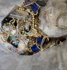 1 kg Mixed Vintage Costume Jewellery Necklaces Bangles Bracelets etc. HAND PICK