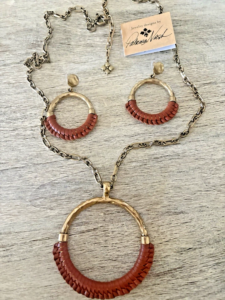 PATRICIA NASH Carmelina CUERO Envuelto Collar Pendiente Juego de 2 Piezas Marrón