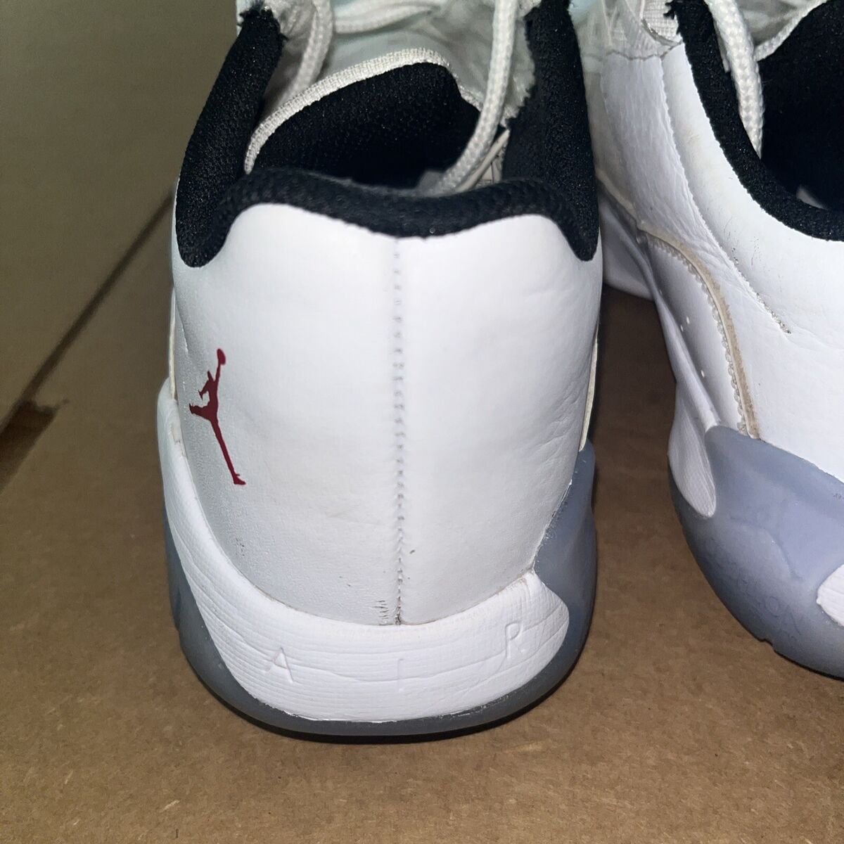 Air Jordan 11 CMFT Low White/Varsity Red & Black Sneaker Air Jordan 11 CMFT Low White/Varsity Red & Black Sneaker