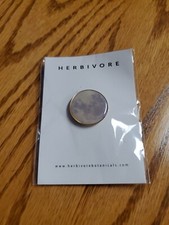 Herbivore Botanicals Moon pin Makeup brooch lapel pin qq