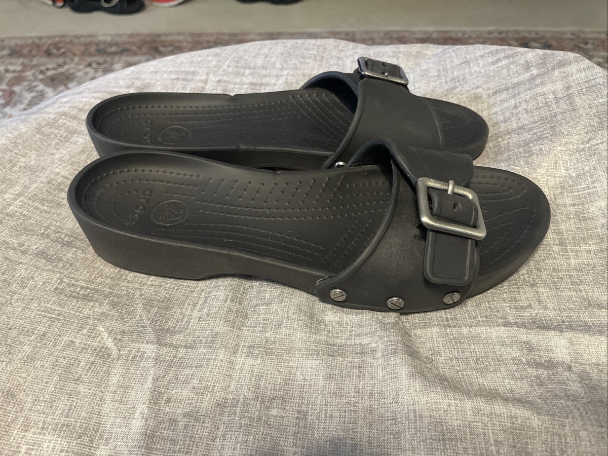 新品crocs 冬用 サラSarah 黒 スウェードSuede W8 希少レア 新品crocs 冬用 サラSarah 黒 スウェードSuede W8 希少レア