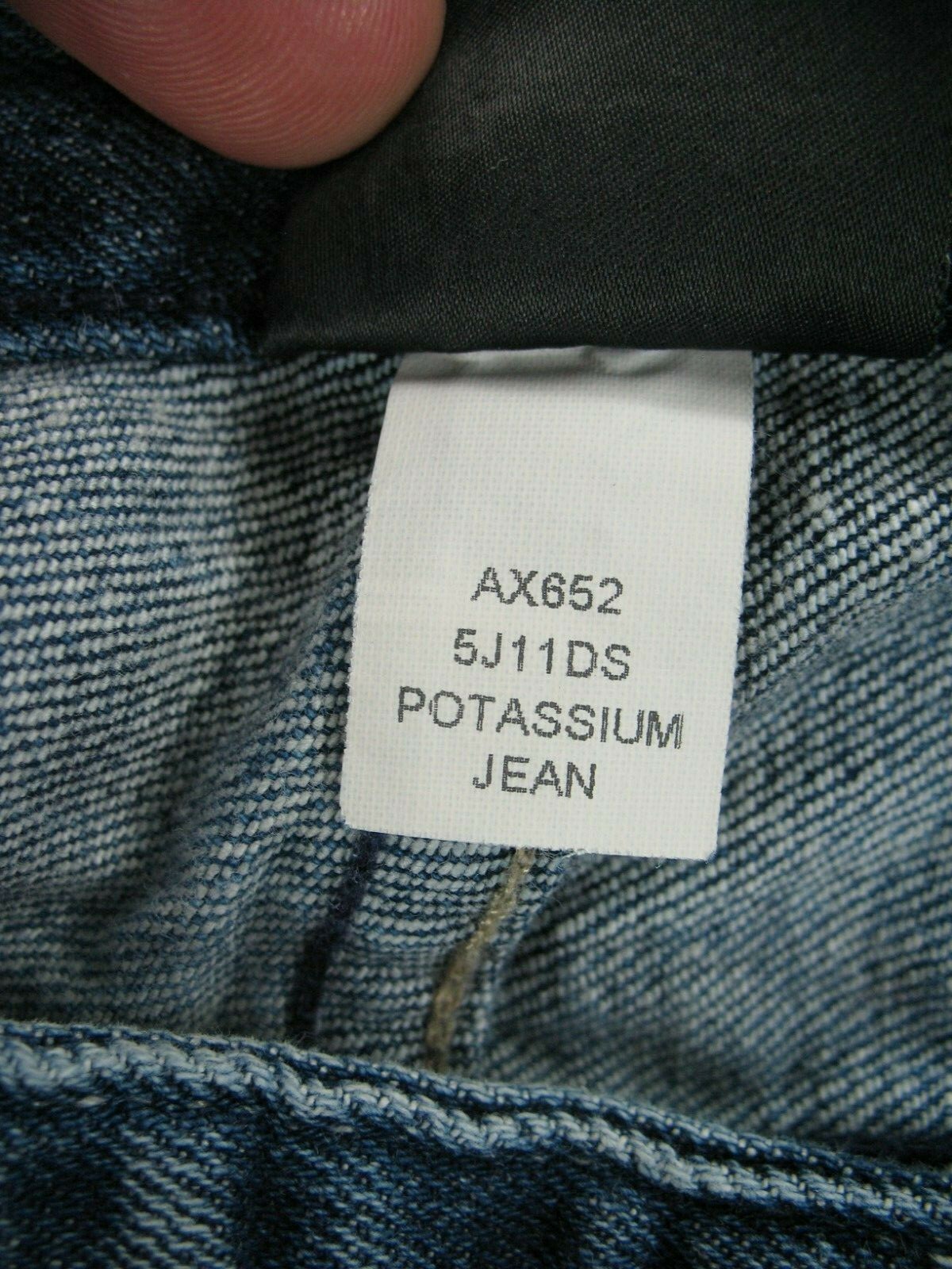 ARMANI EXCHANGE Slim Tapered Leg ACID WASH Women's j… Gem