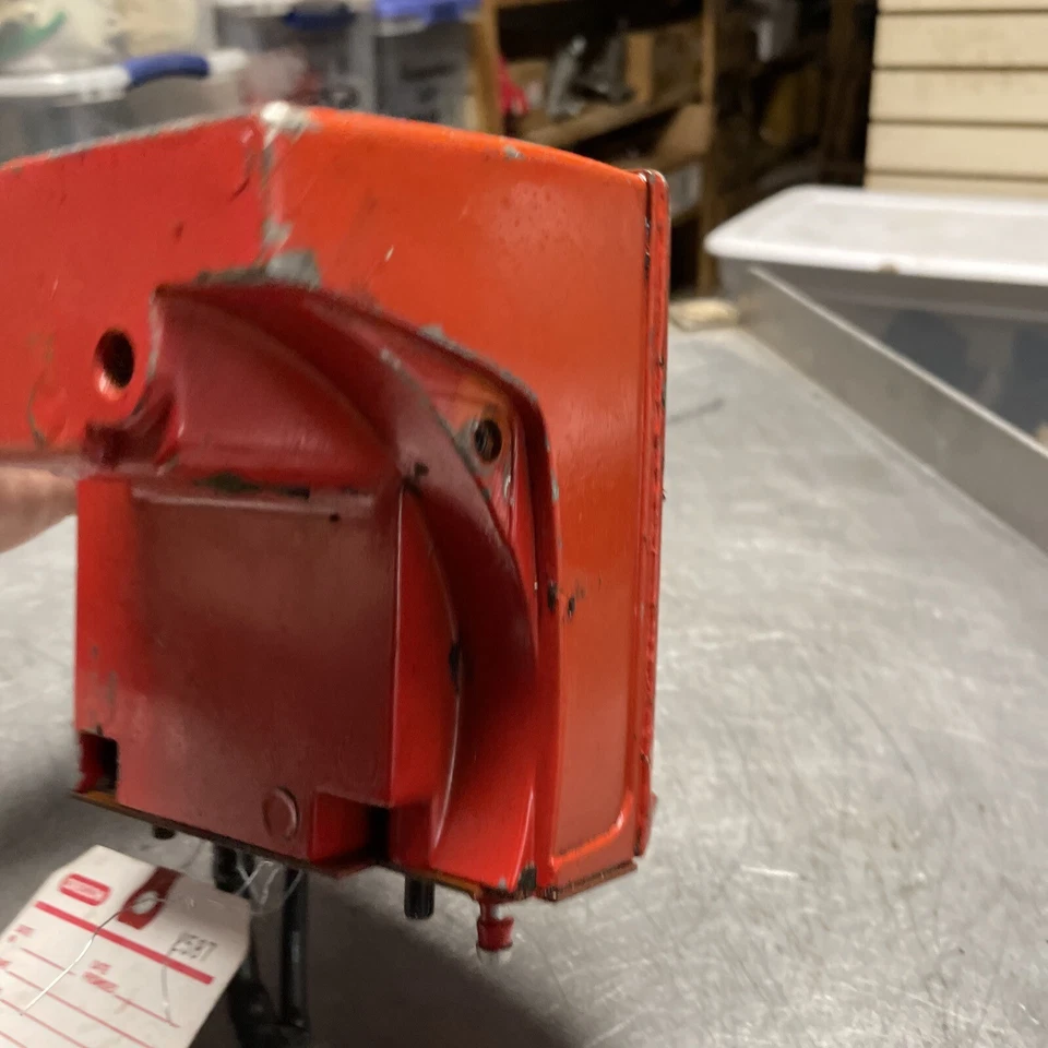 MONTAJE DE TANQUE DE COMBUSTIBLE Y ACEITE DE MOTOSIERRA SEARS D44 USADO OEM Foto 4 de 4