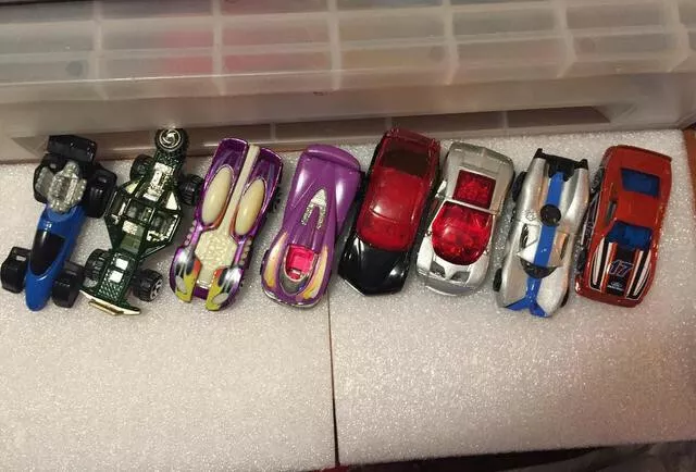 Lote de 8 carros de corrida Hot Wheels 1990-2000 em estado 1/64 muito bom a  EX