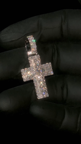 VVS Moissanite White Gold 925 Sterling Silver Pointer Cross Pendant - 第 1 支影片,共 1 支