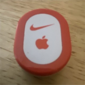 Nike Apple iPod Remote 1st Gen Wired 30-Pin Red/White MA900G/A