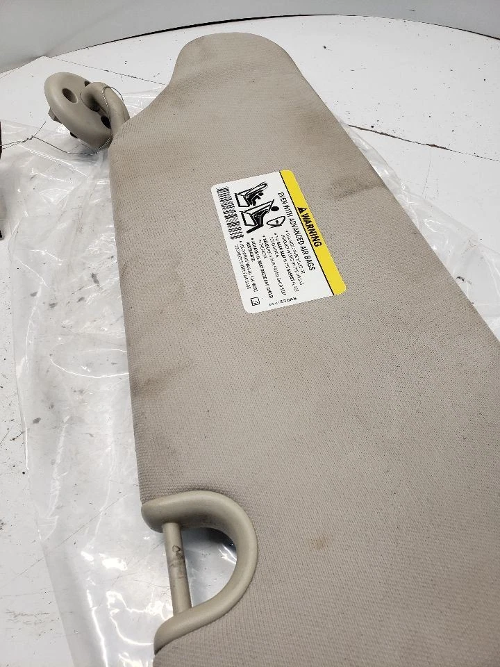 Driver Sun Visor With Illumination Fits 11-20 CARAVAN 1369596 - Image 2 of 4