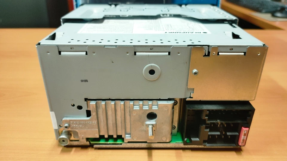 Radio CD Blaupunkt con USB doble DIN totalmente nuevo - Imagen 3 de 4