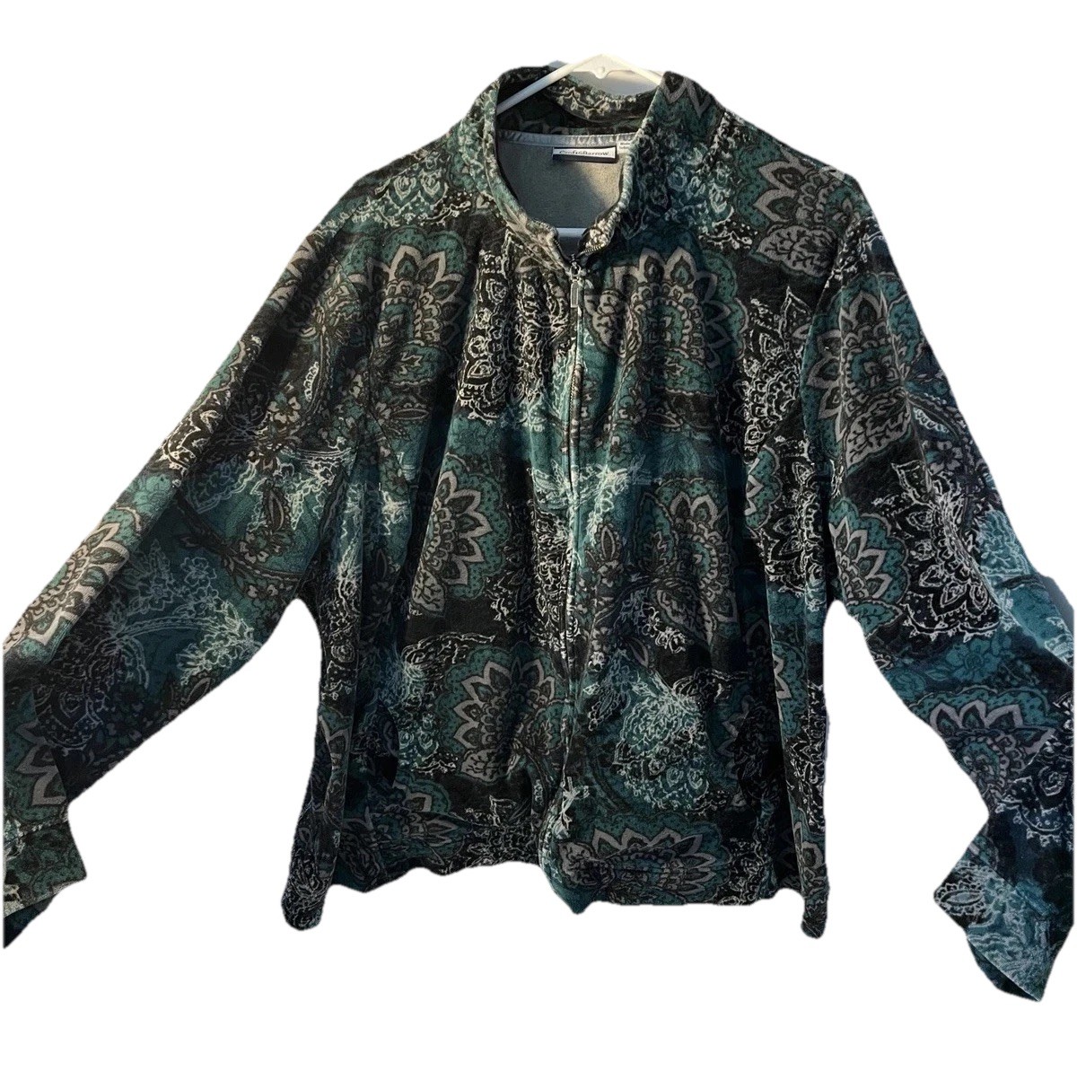 Woman’s Zippered Croft & Barrow Jacket Green/Gray/Black Sz 3X Ch 60” Length 26