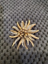 vintage gold tone  rhinestone starburst flower brooch