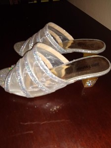 ladies silver shoes size 7