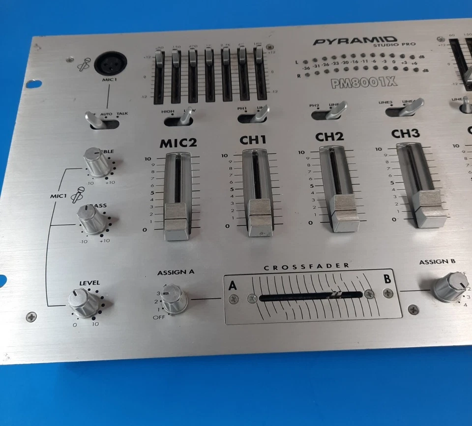 Pyramid PM8001X 4 Channel Rack Mount Stereo Mixer W/ 14 Band Equalizer & Digital - Image 3 of 4