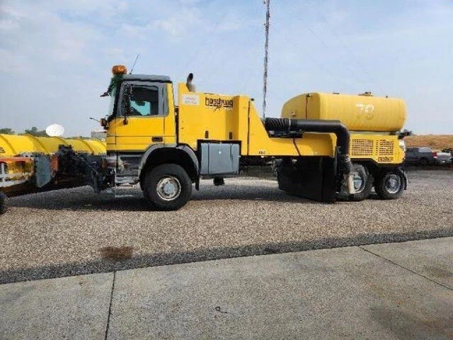 2008 Boschung Airport Runway Snow Plow Truck 28 Ft snow plow 10k Mile MAKE OFFER - Image 2 of 4