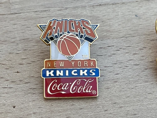 VINTAGE 1994 KNICKS NEW YORK COKE COCA COLA BASKETBALL BALL NBA PIN PINS