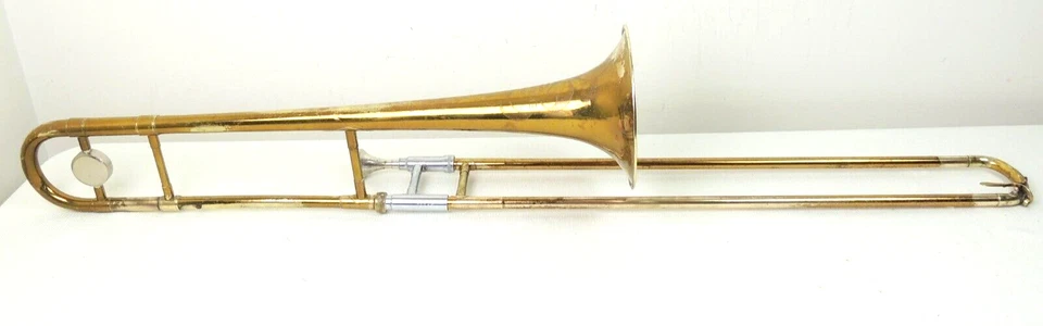 Trombone tenor BB🎵1956 EK Blessing padrão estojo recondicionado e MP SN 72265 - Imagem 2 de 4