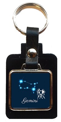 Schlüsselanhänger Zwillinge Sternzeichen Sternbild Leder quadratisch und Samt Geschenktüte