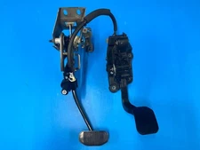 2021-2025 FORD F150 LARIAT POWER ADJUSTABLE ACCELERATOR & BRAKE PEDAL W/ MEMORY