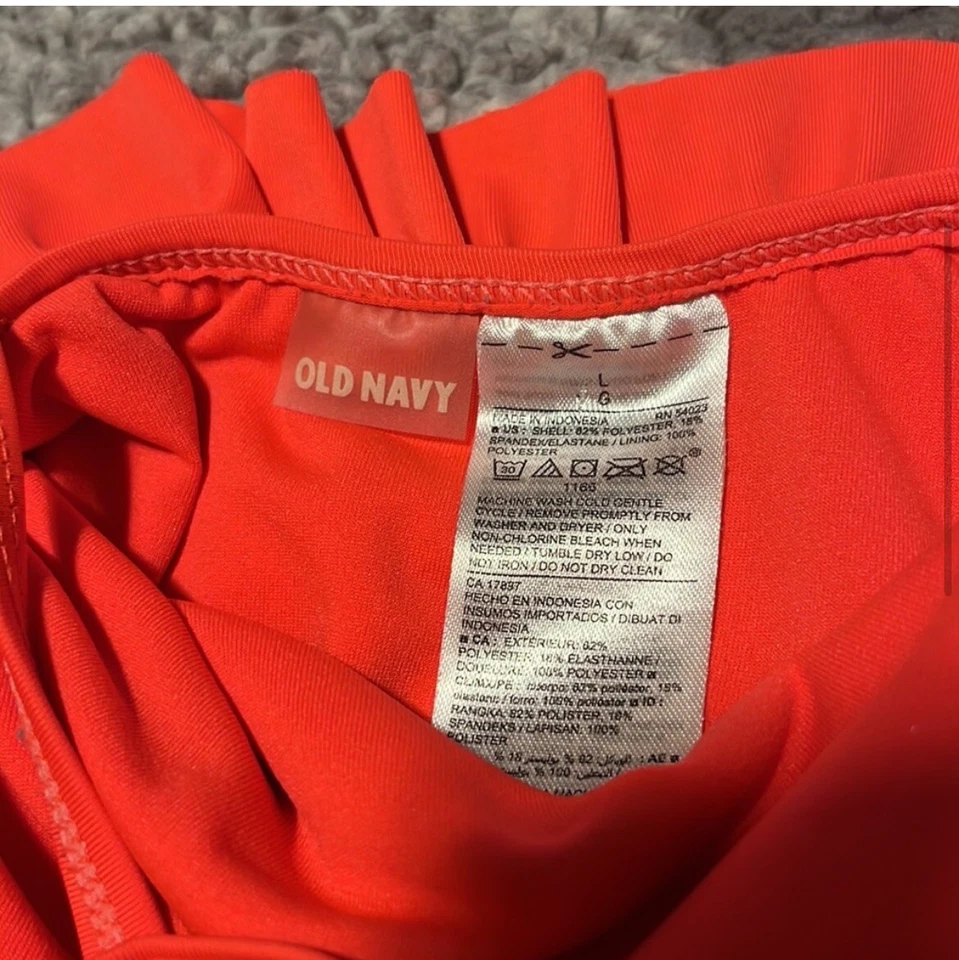 Traje de baño Old Navy para niñas naranja con volantes talla grande de una pieza Foto 3 de 4