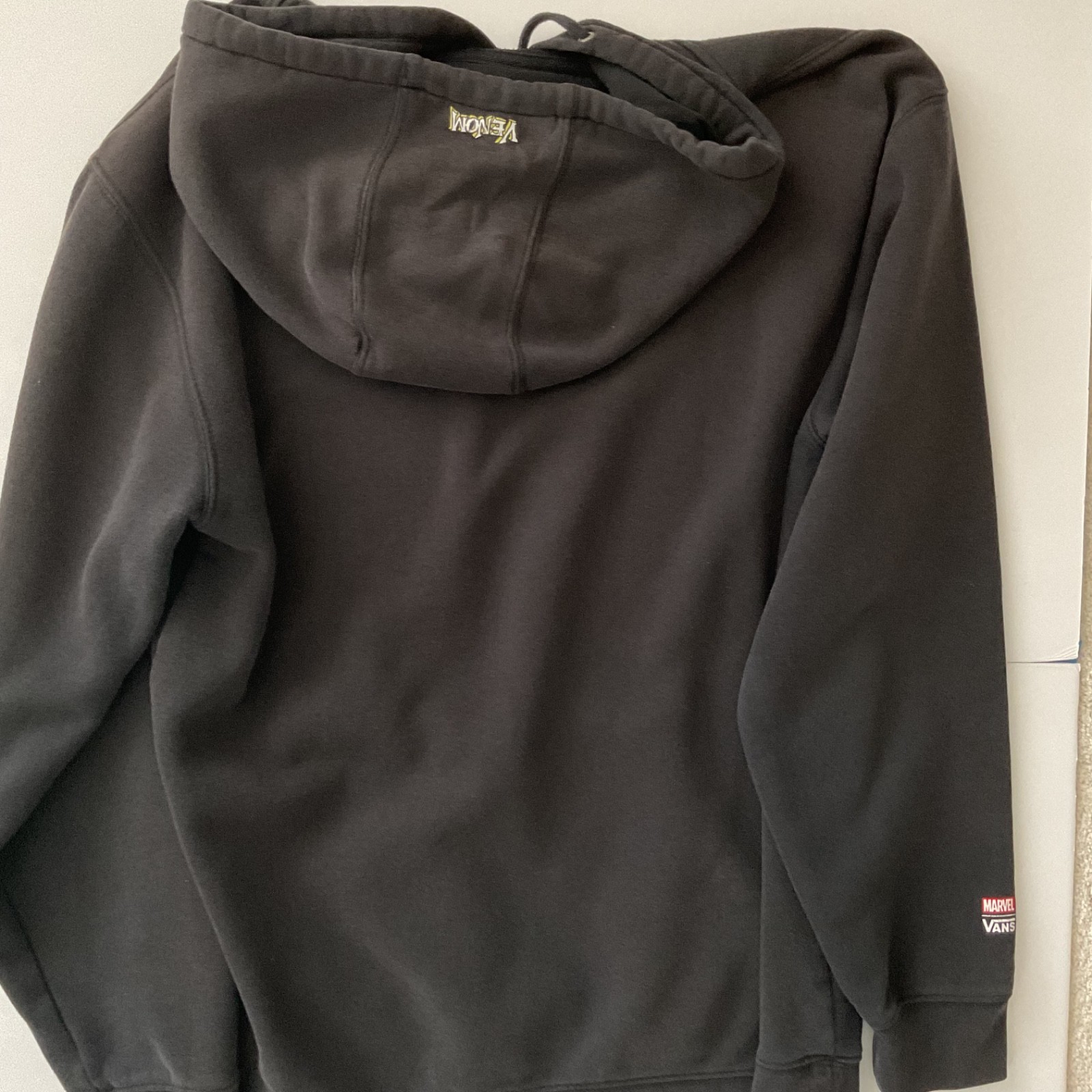 Vans Men’s X Marvel Comics Venom Hoodie Size X-Large Black Sweatshirt Fleece thumbnail 3