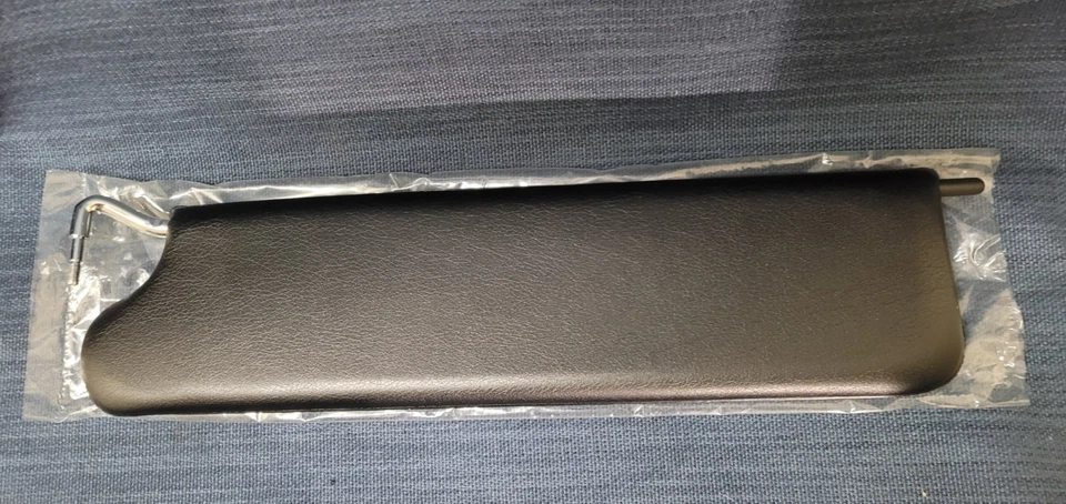 Viseira solar MG MIDGET1961 - 1979 AH SPRITE 1964 - 1976 R/H vinil preto - Imagem 4 de 4