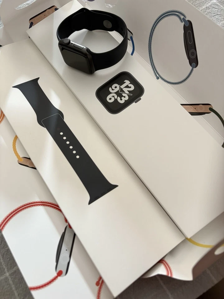 Apple Watch SE  40mm Cassa in Alluminio Color Mezzanotte con Cinturino..., foto 3 di 4