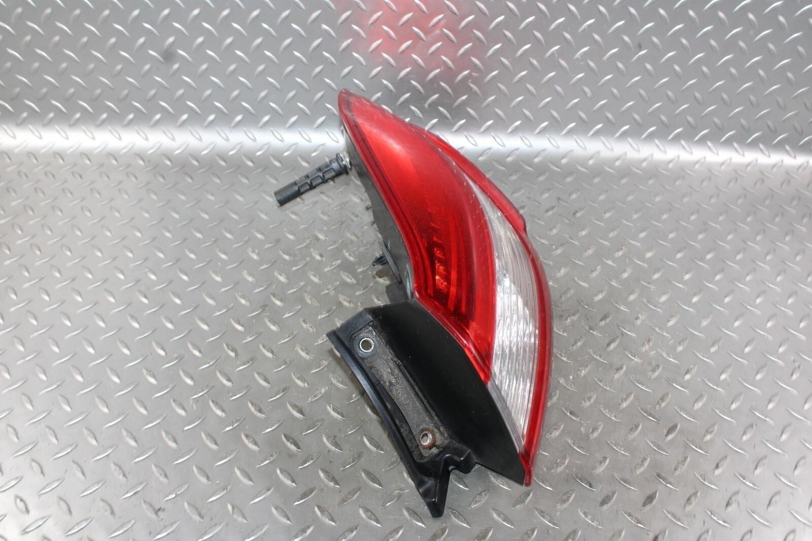 14-19 Ghibli Quarter Panel Passenger Side Right RH Taillight Tail Light Lamp OEM