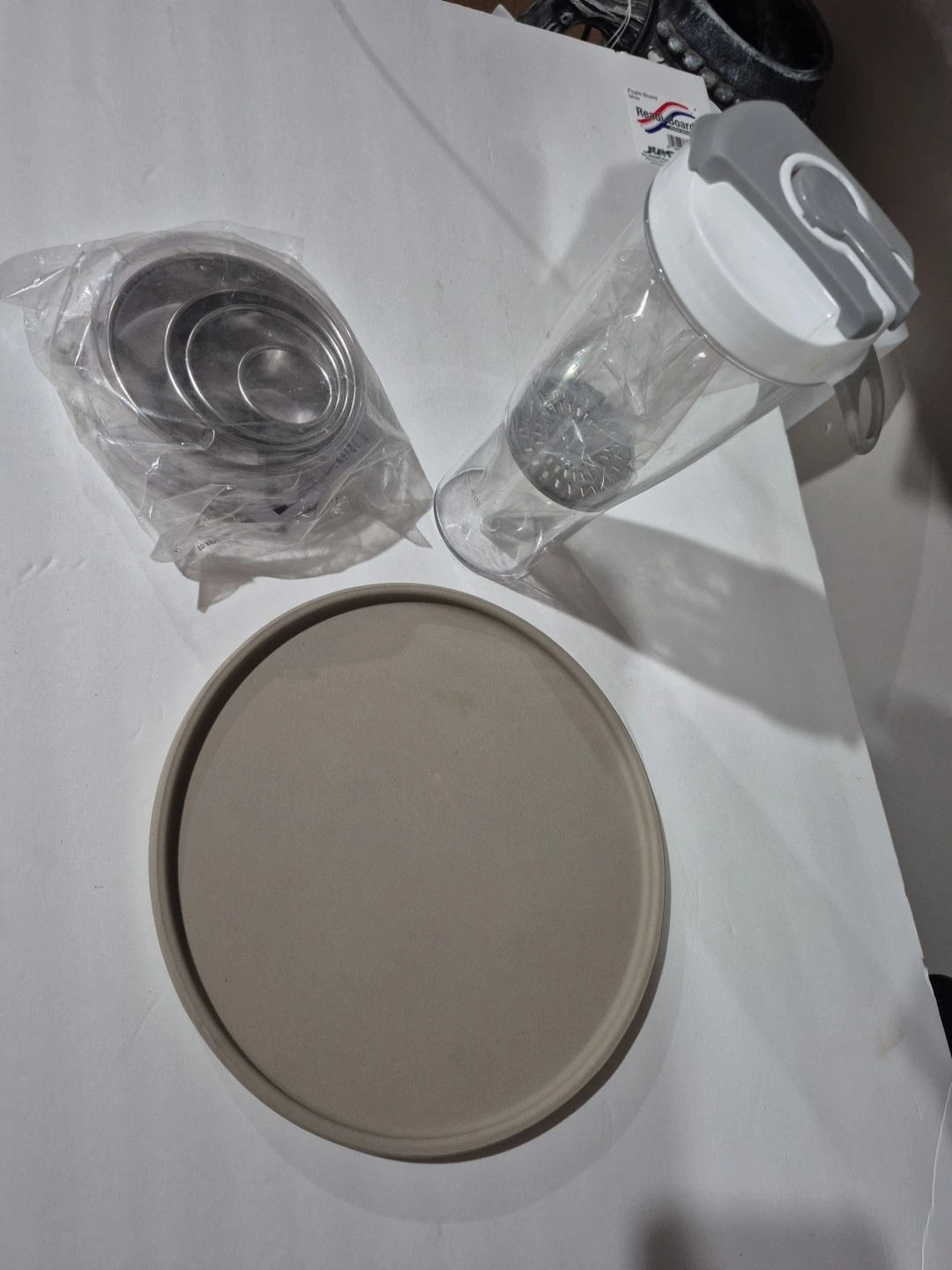 Pampered Chef 8.5” Round Stoneware Pizza Infuser bottle Biscuit cutter set Gg