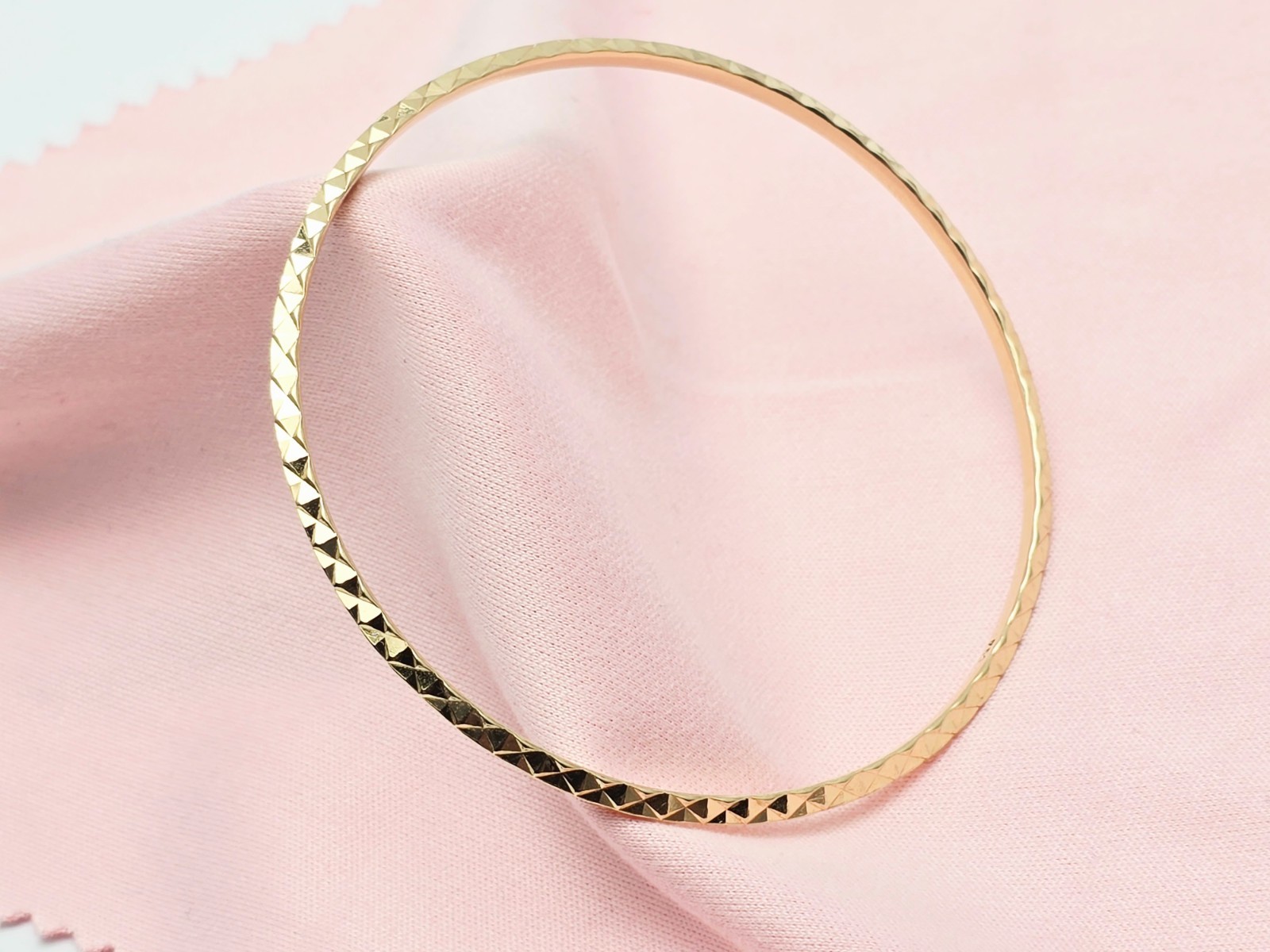 Unique 17K Solid Yellow Gold Designer Diamond Cut… - image 1