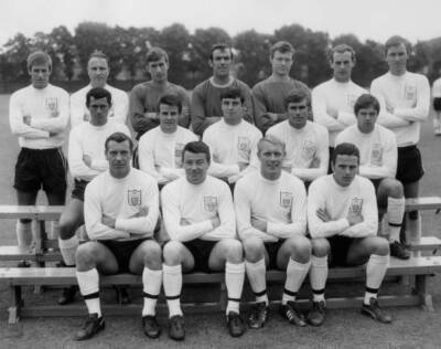 1968 Members Of Fulham Football Team Fred Callaghan And Others Old Photo