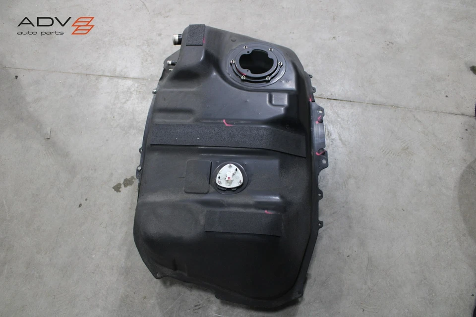 Mitsubishi Outlander Sport 2018-2024 depósito de combustible OEM Foto 2 de 4