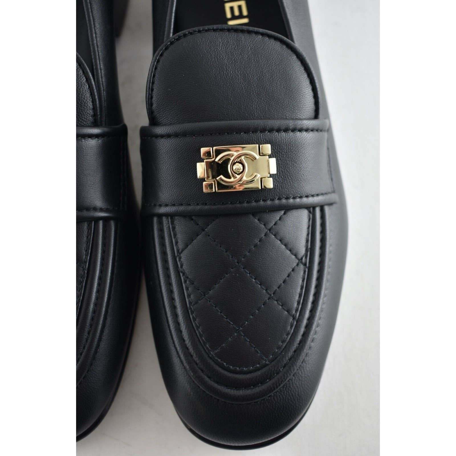 PANTOFOLA D’ORO Mocassino piatto slip on Chanel 20B ragazzo trapuntato nero LEGO metallo CC mulo oro 42