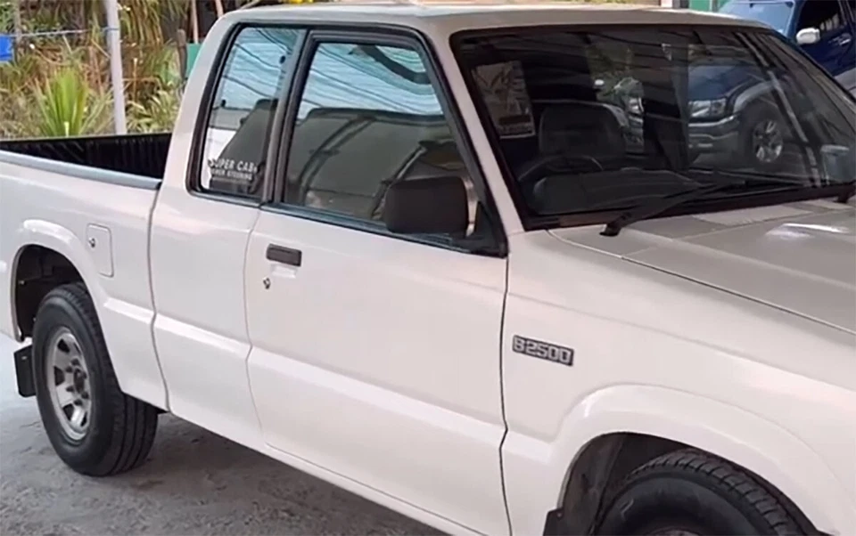 1 Pair Door Handle Outside Black Color For Mazda B2000 B2200 B2600 1986 - 1995 - Image 2 of 4