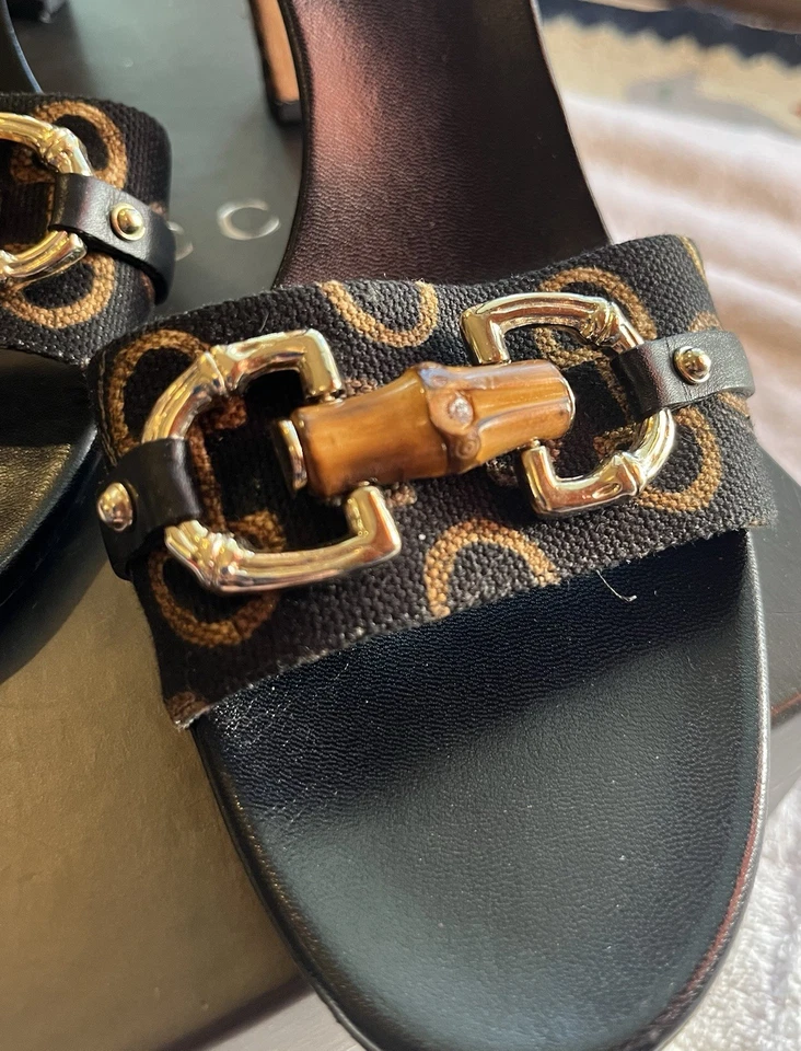 GUCCI 11 B Sandalias Ecuestres Negras Tacones con Broca de Bambú Dorado Auténticas con Caja Foto 2 de 4