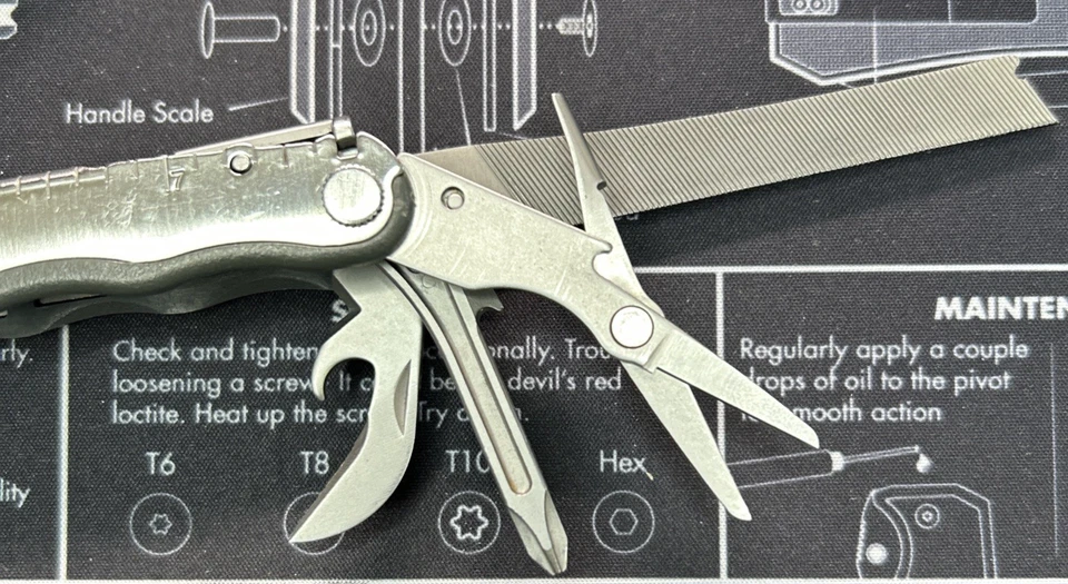 Multiherramienta Leatherman Blast acero inoxidable BOD 9-06 herramienta en muy buen estado solo súper limpia Foto 4 de 4