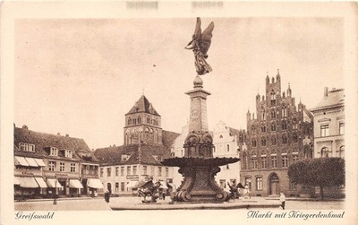 AK Greifswald Markt mit Kriegerdenkmal Postkarte vor 1945 (D40951)