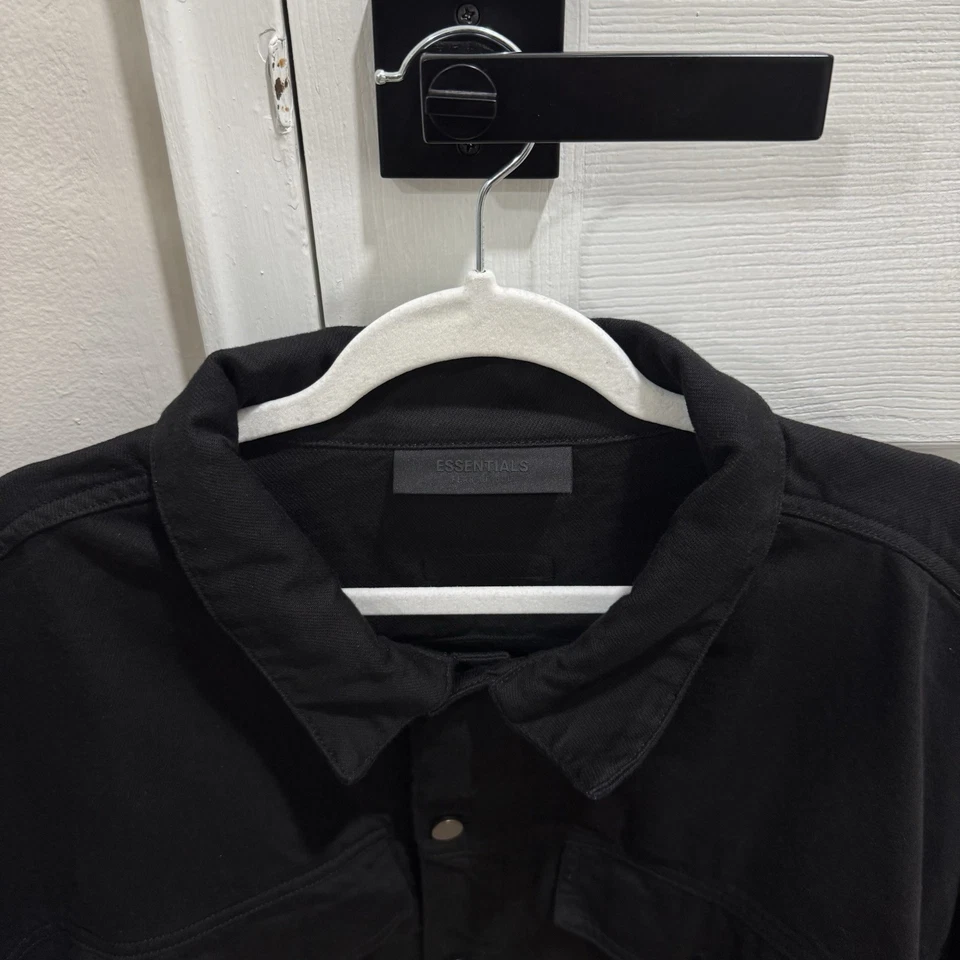 Chaqueta de mezclilla negra Fear Of God Essentials para hombre XL Foto 3 de 4